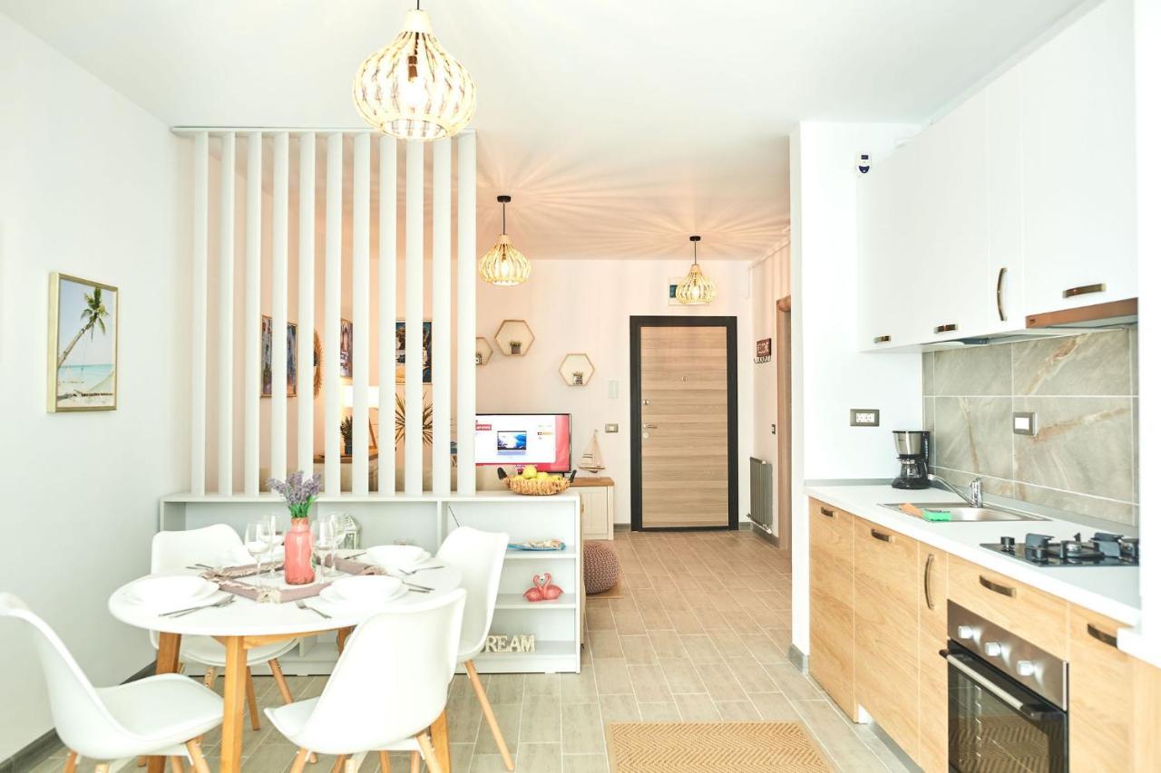 Sole Apartment Spa N Pools Beach Resort Năvodari Exteriör bild