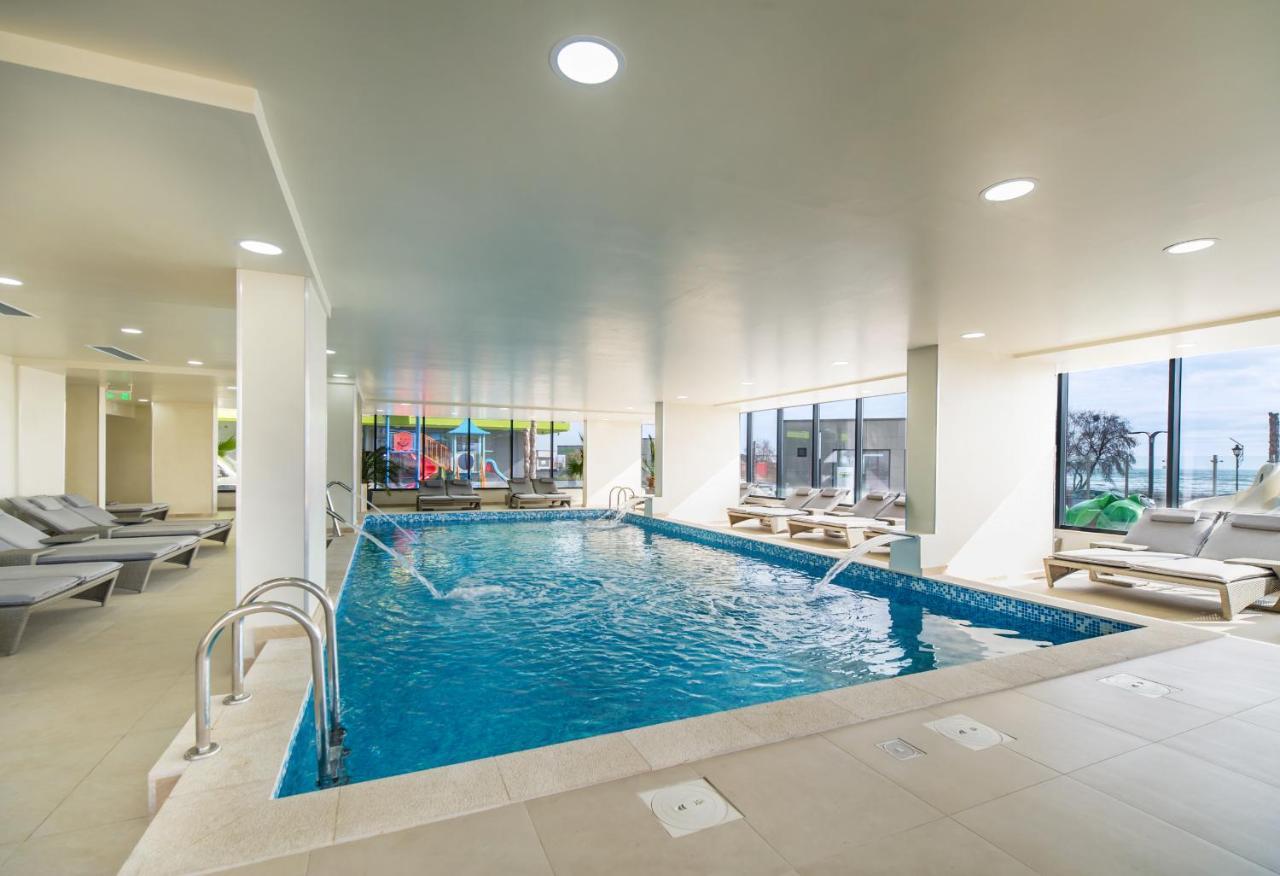 Sole Apartment Spa N Pools Beach Resort Năvodari Exteriör bild